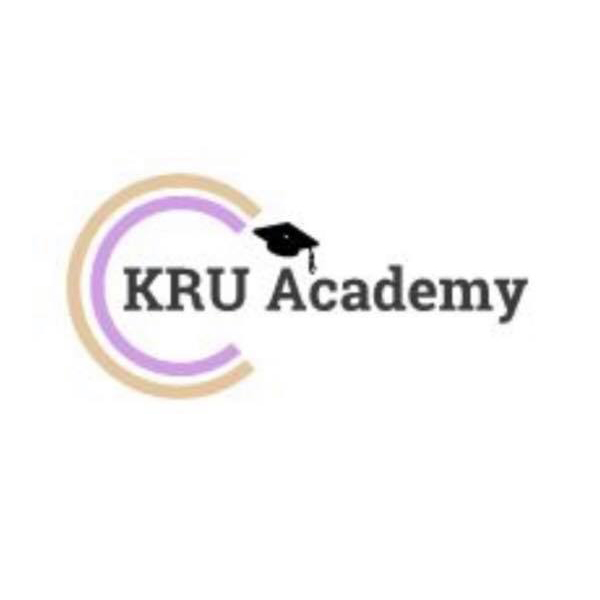 Девочка изучает эстонский язык на занятии